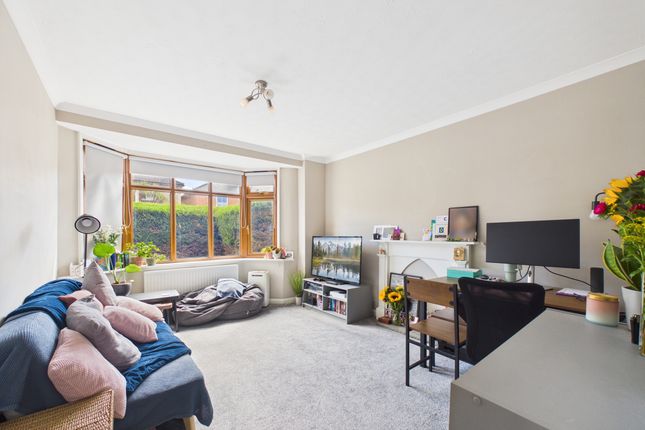 Flat 1, 60 Penyston Road, Maidenhead photo 3