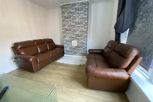 41, Bevan Avenue, Barking photo 3
