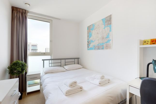 Flat to rent in Ribbons Walk, London