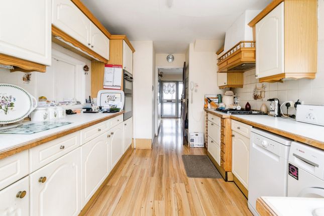 6, Copthorne Gardens, Hornchurch photo 3