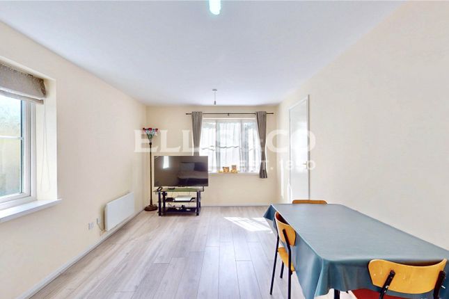 Flat 14,, Foxglove Court, Wembley photo 3