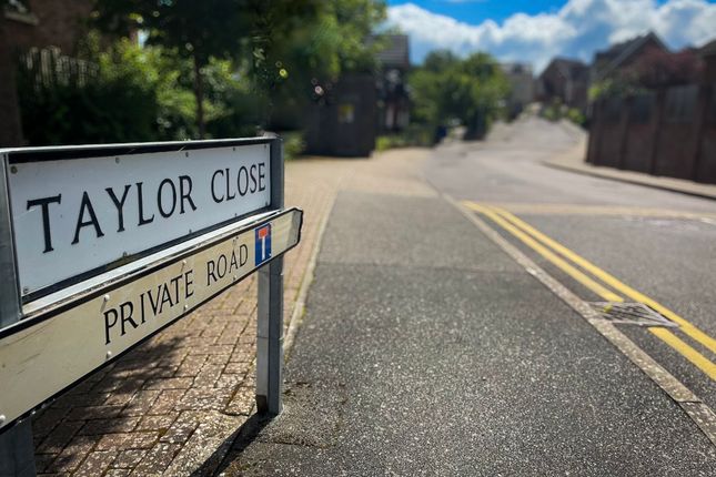 Thumbnail Flat for sale in Taylor Close, Tonbridge, Kent