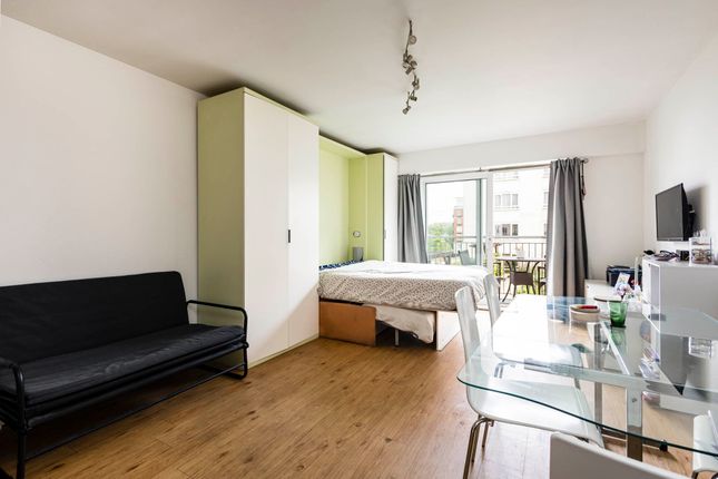45,  Amelia House Boulevard Drive, London photo 3