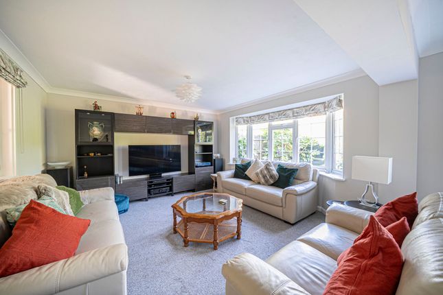 Willow Mead, Lambourne Close, Andover photo 4