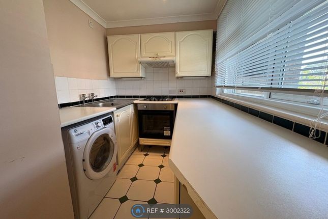 Flat, Cedar Road, Sutton photo 4