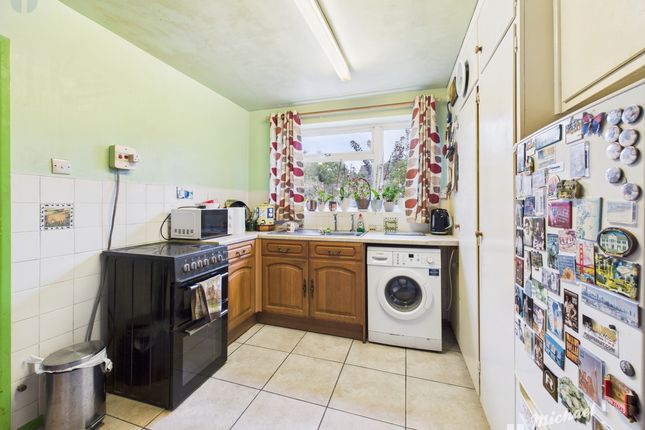 11 Wymering Road, Aylesbury photo 2