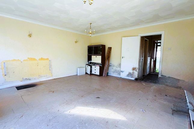 22 Knavesacre Court, Parkwood, Kent photo 3