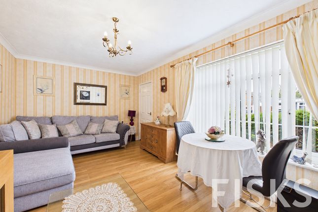 2d, Fairlop Avenue, Canvey Island photo 3