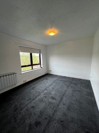 Flat to rent in Castle Gait, Paisley, Renfrewshire
