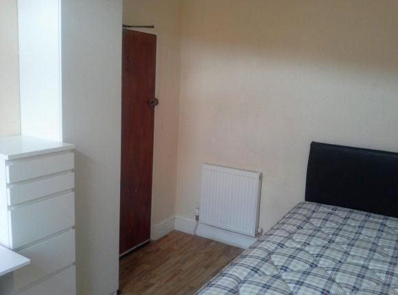 92, Broadway, Pontypridd photo 5