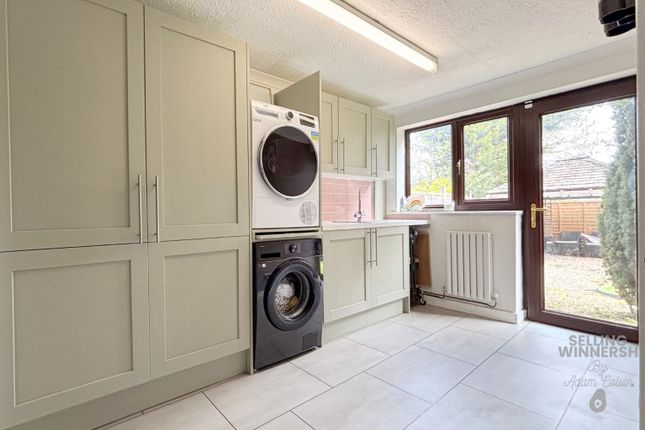 2 Isis Close, Winnersh, Berkshire photo 3