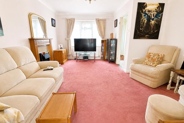 40, Wavring Avenue, Kirby Cross photo 4
