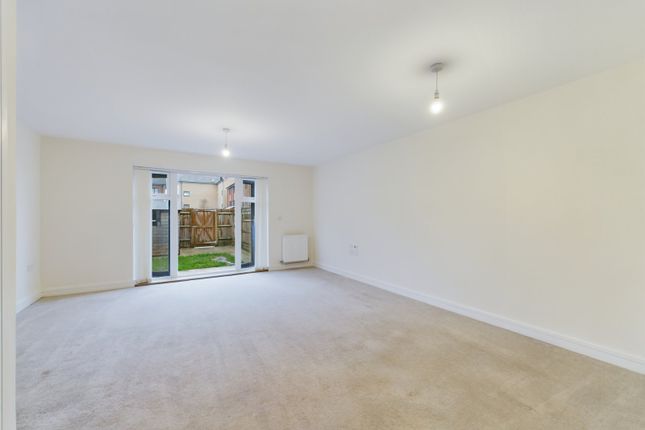 25, Woolhampton Way, Reading photo 3