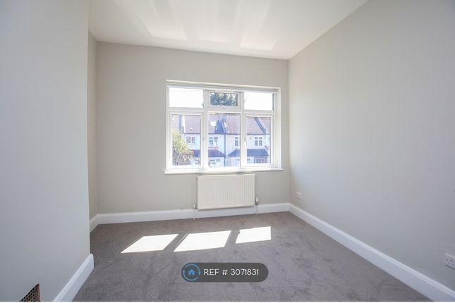 Beechwood Avenue, London photo 4