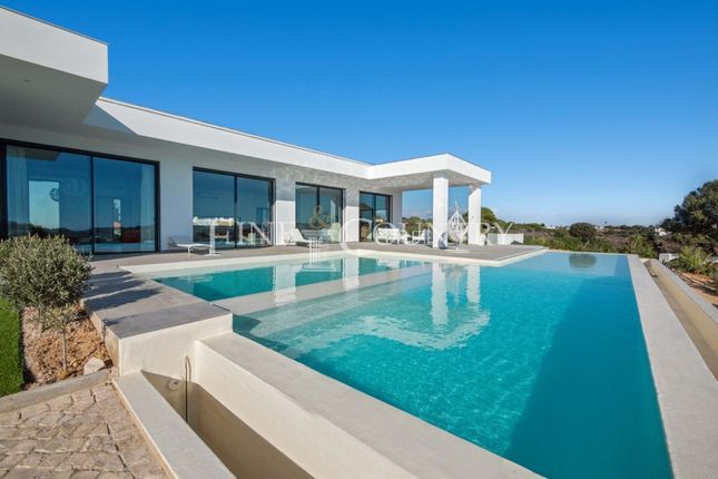 Villa for sale in 8400 Porches, Portugal