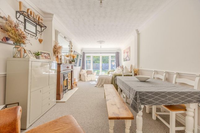 150, Woodside, Leigh-On-Sea photo 4