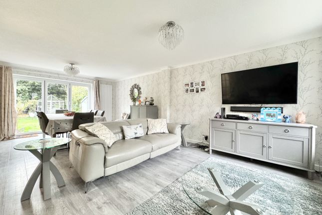 5, Sandon Close, Tring photo 4