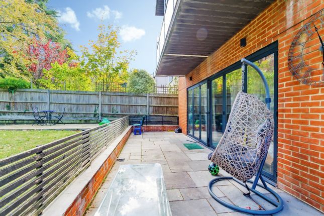 Normanton Road, Surrey photo 4