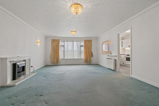 Farington Acres, Vale Road, Weybridge photo 2