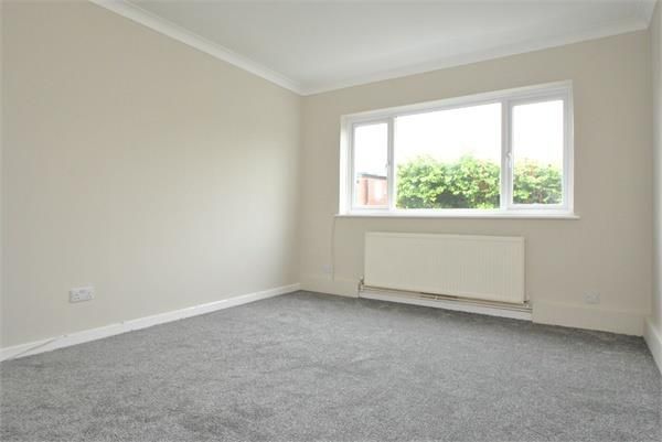 Flat to rent in South Ealing Road, London