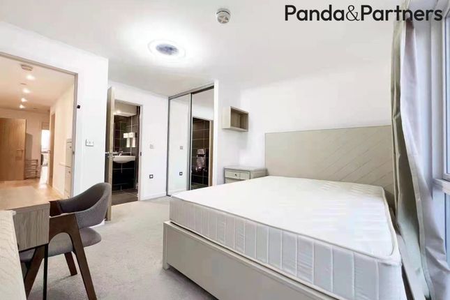 Clonmel Court, 14 Turnberry Quay, London photo 3