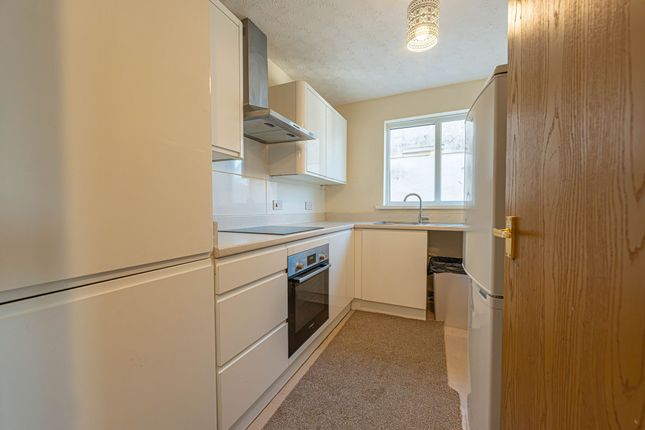 Flat 8, Clarence Court, Newport photo 2