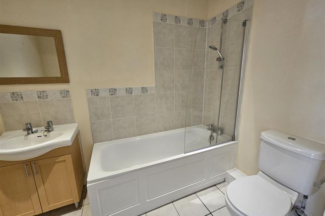 Flat 2, 51, York Road, Farnborough photo 4