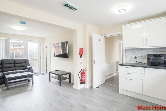 91, Broadfield Road, Manchester photo 3