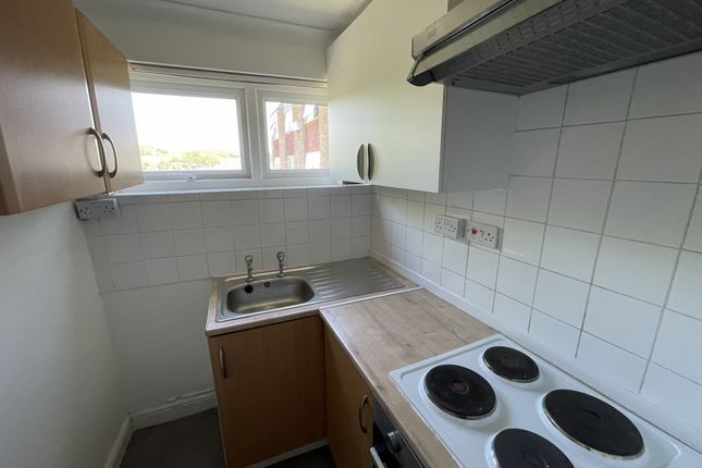42, Dearne Walk, Bedford photo 2