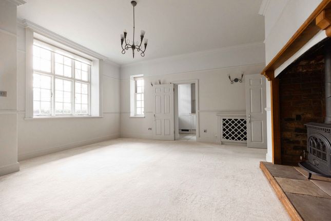 Flat Flat 3, Prestbury Manor, Southam Road, Cheltenham photo 2