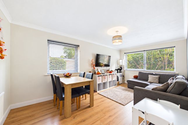Flat 8, Gothic Court, 83, Yorktown Road, Sandhurst photo 2