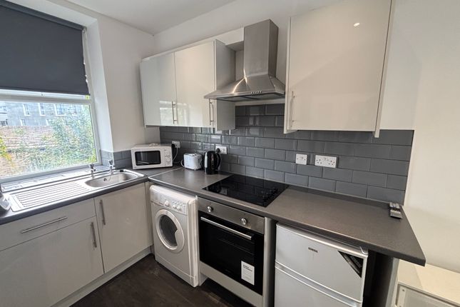31B, Outcote Bank, HUDDERSFIELD photo 4