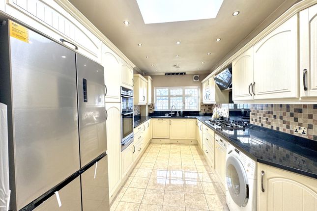 32, Grosvenor Road, Southall photo 3