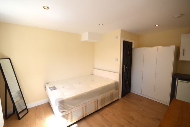 Flat to rent in Uxendon Hill, Wembley