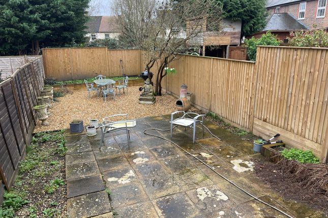 16, George Road, Farncombe photo 4