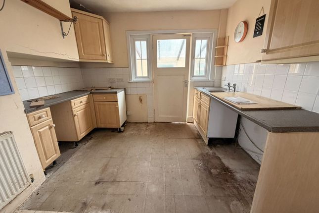 12 The Crescent, Camborne photo 2