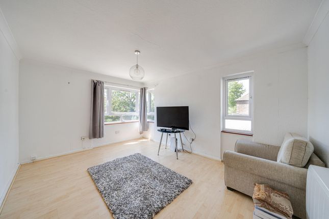 Flat 6, Chessing Court, Fortis Green, London photo 4