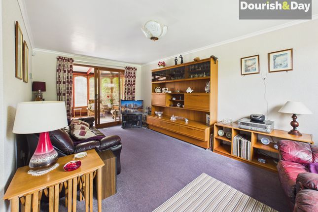 21 Woodlands Grove, Whitchurch photo 2