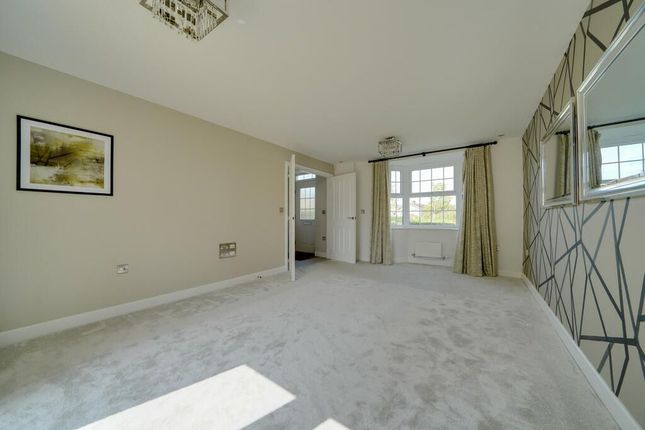 3, Mahaddie Way, Huntingdon photo 3