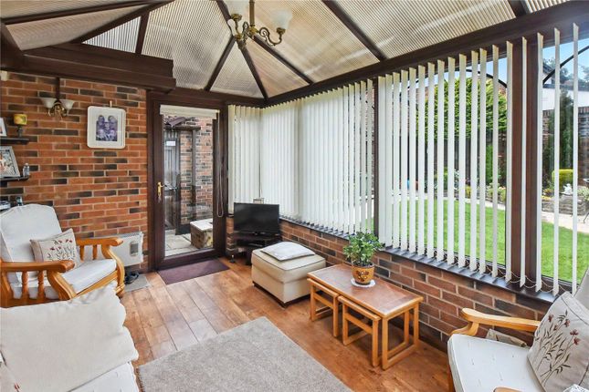 2, Woodside Park Drive, Leeds photo 5