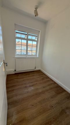40 Longfield Avenue, enfield, London photo 4