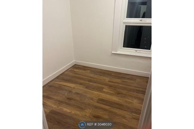 Rosebery Road, Bushey photo 5
