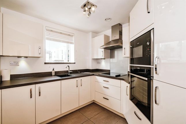 24 Neptune House, Heene Road, Worthing photo 3