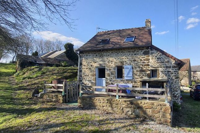 Cottage for sale in Saint-Leonard-Des-Bois, Pays De La Loire, 72130, France