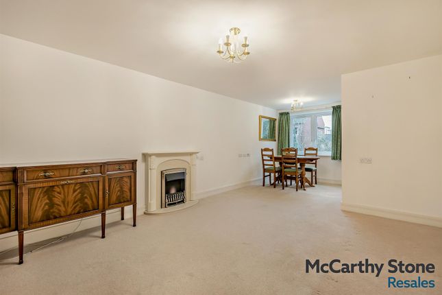 16 Victory Court, Beaconsfield Road, Waterlooville photo 2