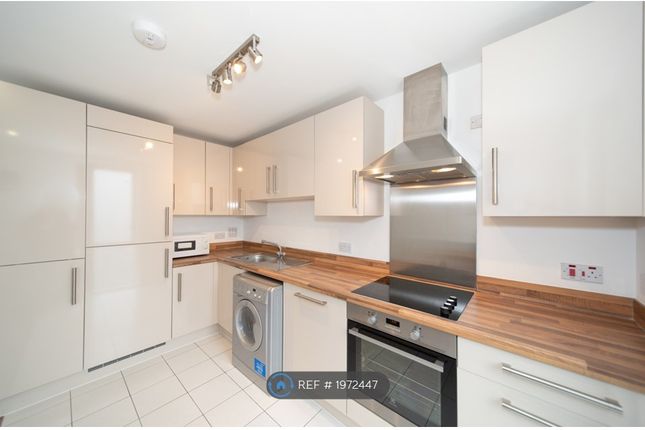 Flat to rent in Lonsdale House, London