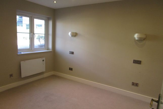 Flat 2, 1, Duncan Close, NORTHAMPTON photo 4