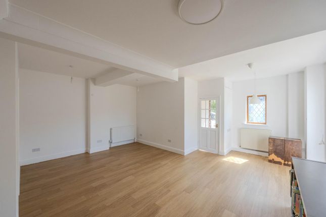 The Coach House, 46 Ditton Court Road, Westcliff-On-Sea photo 2