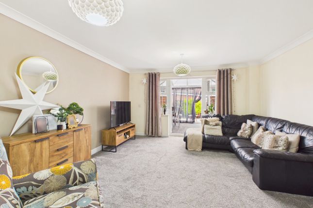 28 Gilderidge Park, Kingswood, East Riding of Yorkshire photo 2