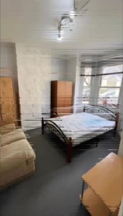 Room to rent in Stratford High Street, London
